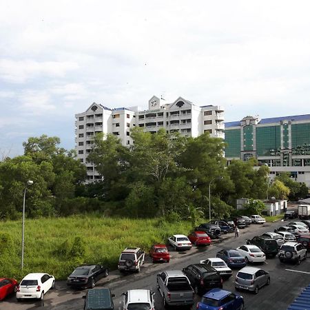Ez Lodgings Kampong Gadong Bagian luar foto