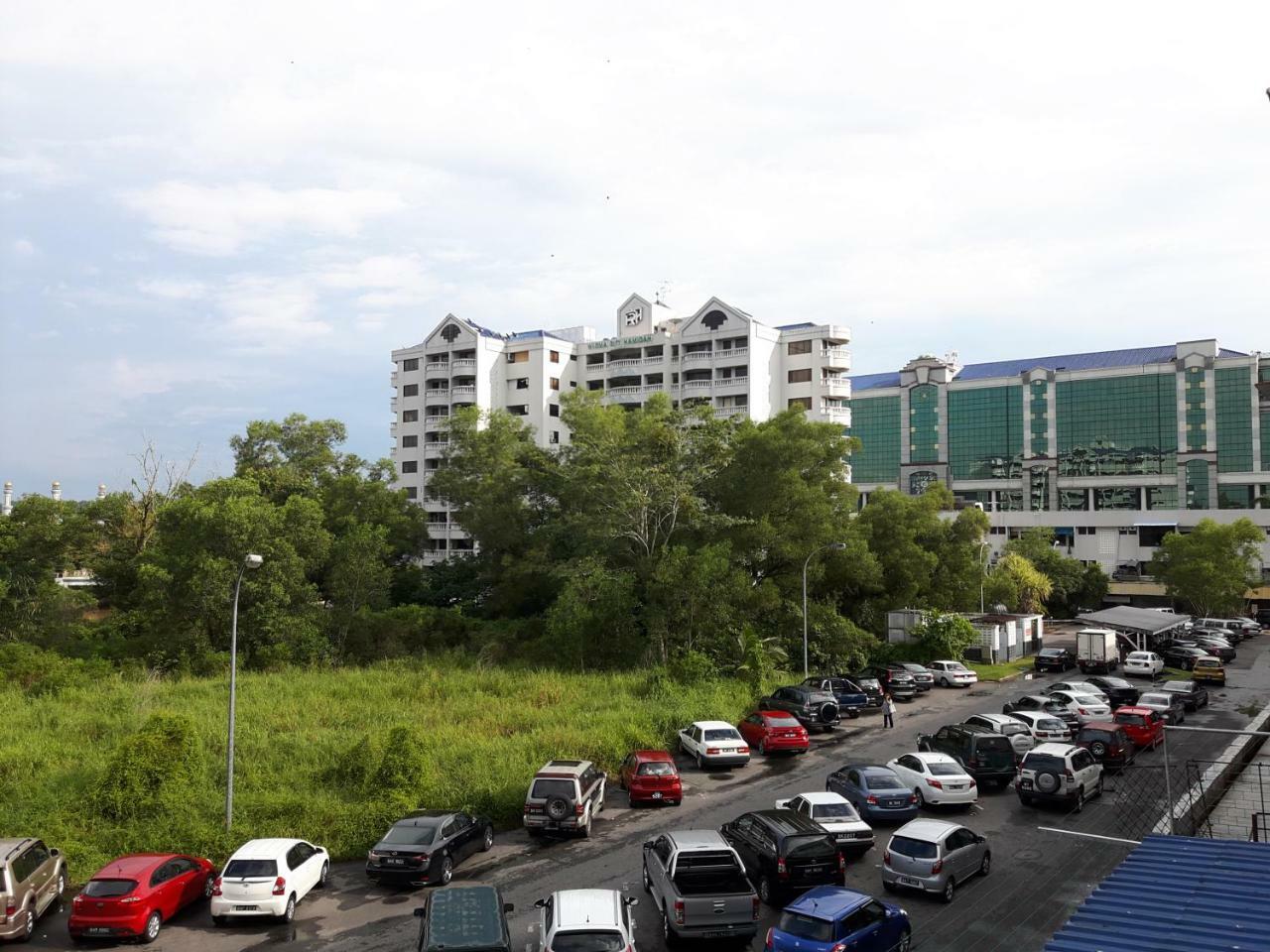 Ez Lodgings Kampong Gadong Bagian luar foto