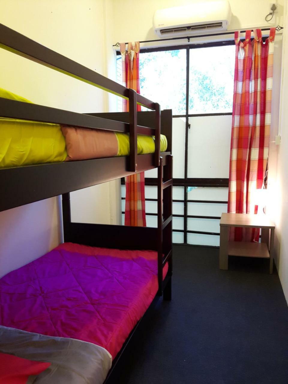 Ez Lodgings Kampong Gadong Bagian luar foto