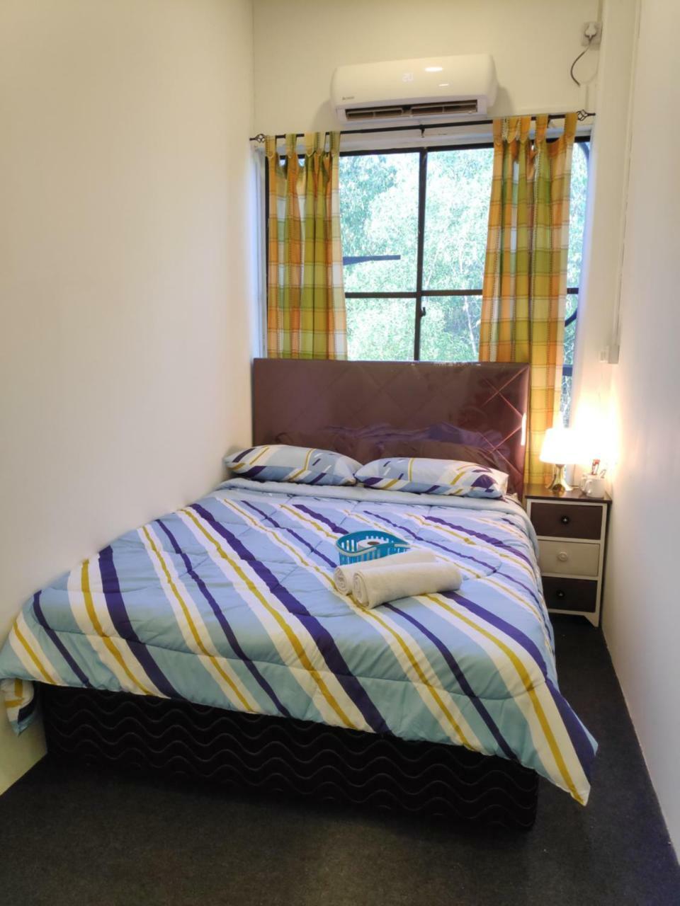 Ez Lodgings Kampong Gadong Bagian luar foto