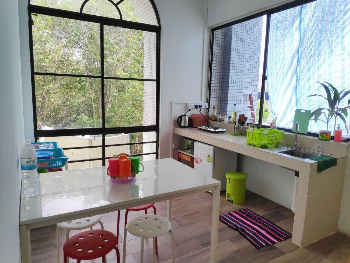 Ez Lodgings Kampong Gadong Bagian luar foto