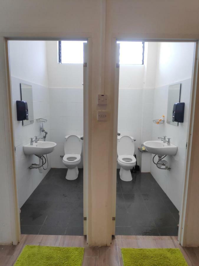 Ez Lodgings Kampong Gadong Bagian luar foto