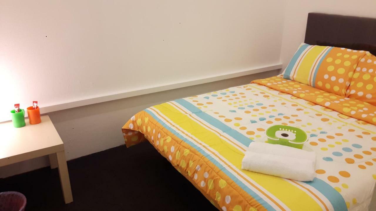 Ez Lodgings Kampong Gadong Bagian luar foto