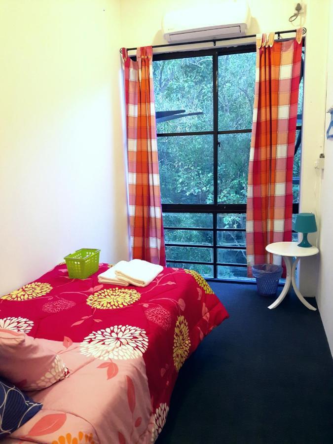 Ez Lodgings Kampong Gadong Bagian luar foto